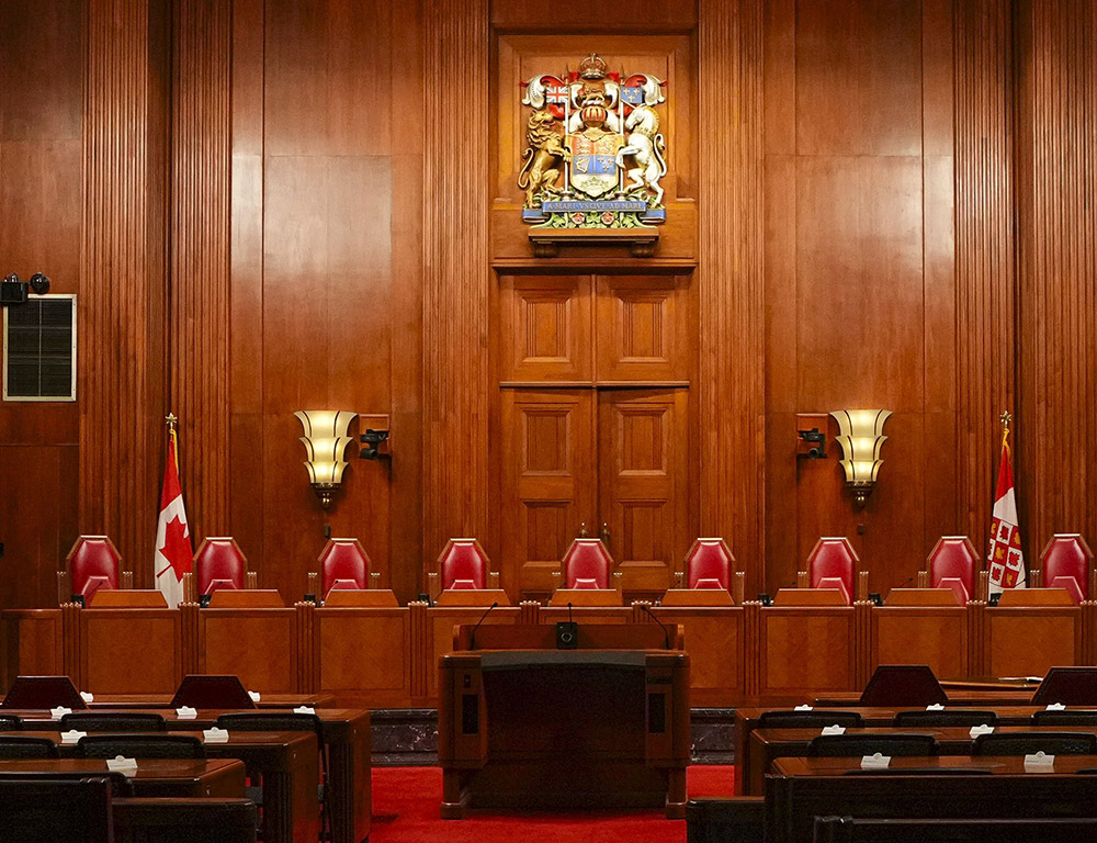 La salle de la Cour supr&ecirc;me est vide