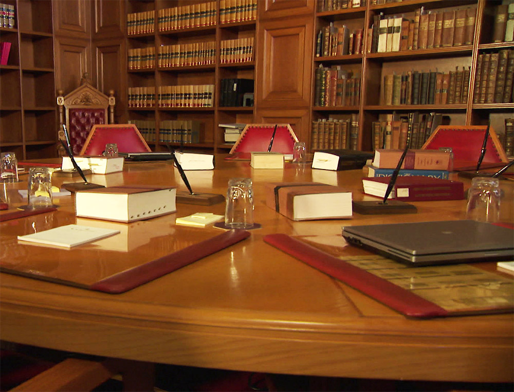 Le b&acirc;timent de la Cour supr&ecirc;me dans le brouillard en hiver